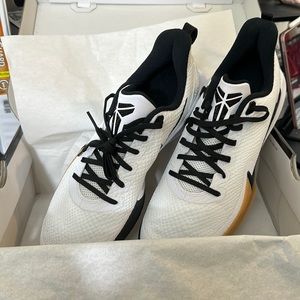 Size 10 - Nike Mamba Focus White Black -Gum Light Brown